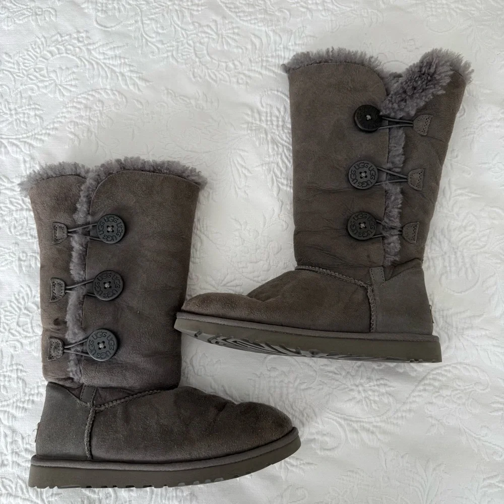 UGG Bailey Button Triplet II Winter Boots Size 6